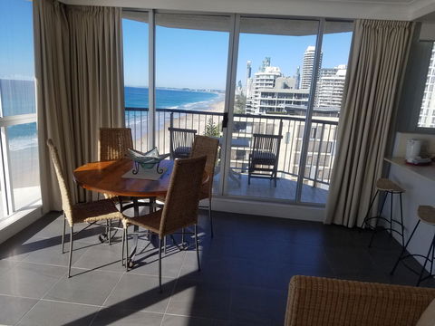 Golden Sands On The Beach - Absolute Beachfront Apartments - Holiday Cairns 28