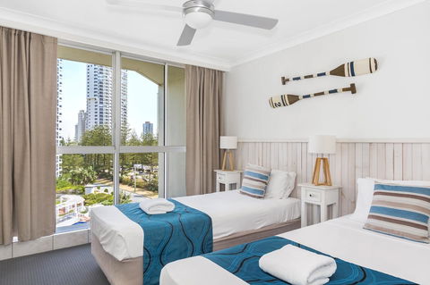 Golden Sands On The Beach - Absolute Beachfront Apartments - Holiday Cairns 9