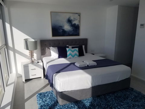 Golden Sands On The Beach - Absolute Beachfront Apartments - Holiday Cairns 11