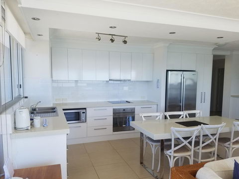 Golden Sands On The Beach - Absolute Beachfront Apartments - Holiday Cairns 38