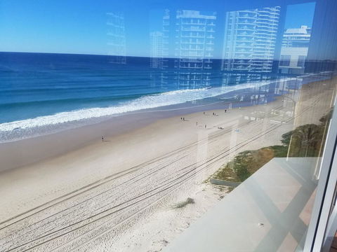 Golden Sands On The Beach - Absolute Beachfront Apartments - Holiday Cairns 16