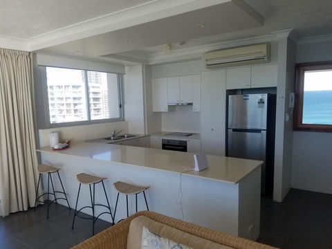 Golden Sands On The Beach - Absolute Beachfront Apartments - Holiday Cairns 24