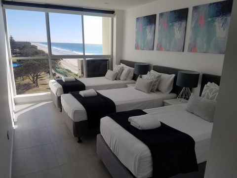 Golden Sands On The Beach - Absolute Beachfront Apartments - Holiday Cairns 12
