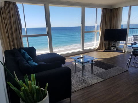 Golden Sands On The Beach - Absolute Beachfront Apartments - Holiday Cairns 40