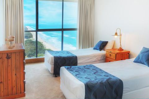 Golden Sands On The Beach - Absolute Beachfront Apartments - Holiday Cairns 18