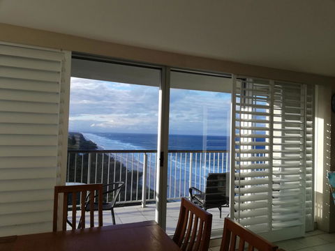 Golden Sands On The Beach - Absolute Beachfront Apartments - Holiday Cairns 34