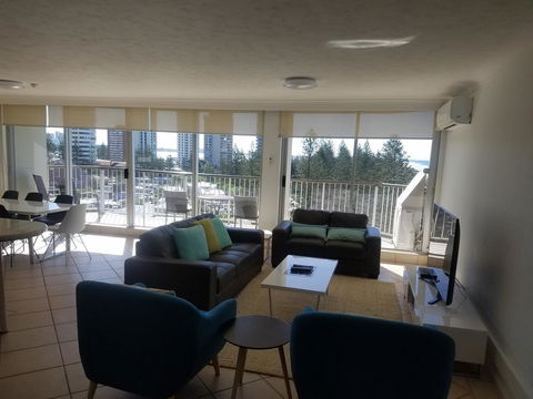 Golden Sands On The Beach - Absolute Beachfront Apartments - Holiday Cairns 37