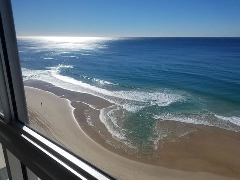 Golden Sands On The Beach - Absolute Beachfront Apartments - Holiday Cairns 15