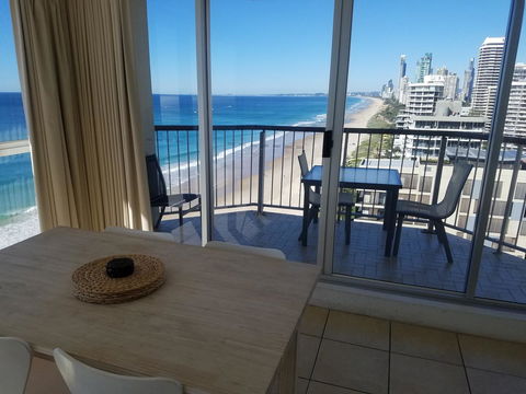 Golden Sands On The Beach - Absolute Beachfront Apartments - Holiday Cairns 39