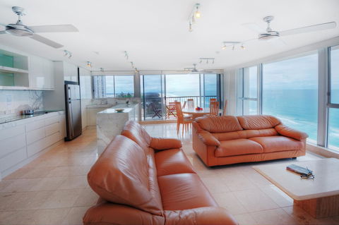 Golden Sands On The Beach - Absolute Beachfront Apartments - Holiday Cairns 20