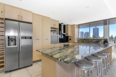Golden Sands On The Beach - Absolute Beachfront Apartments - Holiday Cairns 31