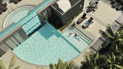 Luxury 3 Bedroom In Heart Of Broadbeach - Holiday Cairns 15
