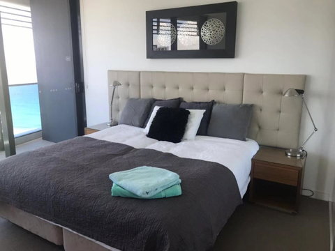 Luxury 3 Bedroom In Heart Of Broadbeach - Holiday Cairns 20
