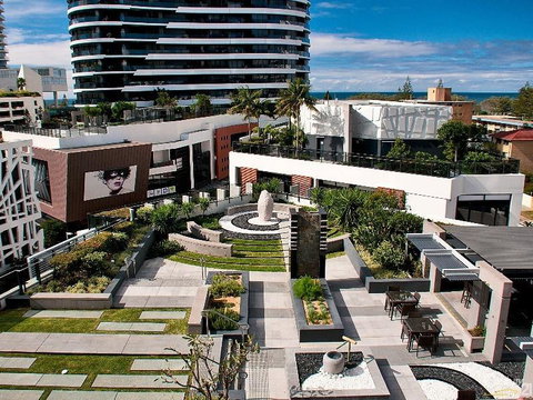 Luxury 3 Bedroom In Heart Of Broadbeach - Holiday Cairns 7