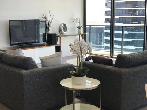 Luxury 3 Bedroom In Heart Of Broadbeach - Holiday Cairns 18