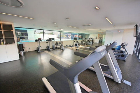 Luxury 3 Bedroom In Heart Of Broadbeach - Holiday Cairns 9