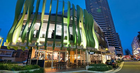 Luxury 3 Bedroom In Heart Of Broadbeach - Holiday Cairns 10