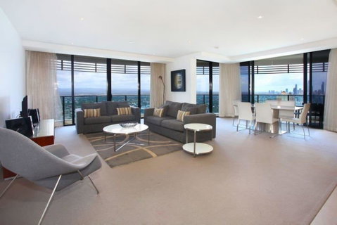 Luxury 3 Bedroom In Heart Of Broadbeach - Holiday Cairns 3