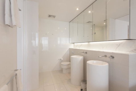 Luxury 3 Bedroom In Heart Of Broadbeach - Holiday Cairns 4