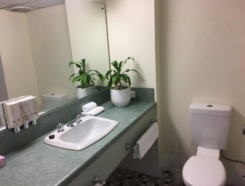 Emerald Central Hotel Official - Holiday Cairns 28
