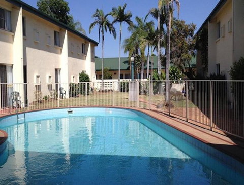 Emerald Central Hotel Official - Holiday Cairns 30