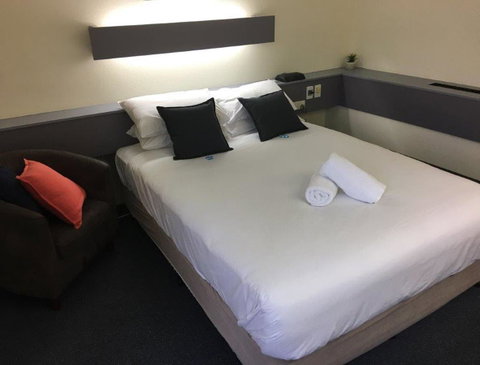 Emerald Central Hotel Official - Holiday Cairns 20