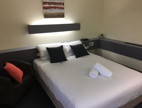 Emerald Central Hotel Official - Holiday Cairns 27