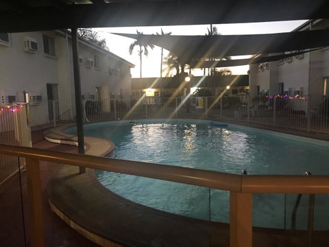 Emerald Central Hotel Official - Holiday Cairns 1