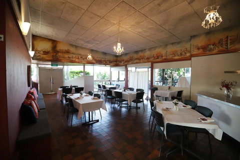 Emerald Central Hotel Official - Holiday Cairns 31