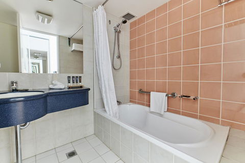 Novotel Cairns Oasis Resort - Holiday Cairns 2