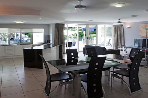 Waters Edge Apartment Cairns - Holiday Cairns 2