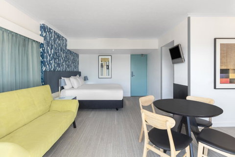 Vibe Hotel Gold Coast - Holiday Cairns 35