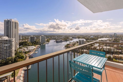 Vibe Hotel Gold Coast - Holiday Cairns 5