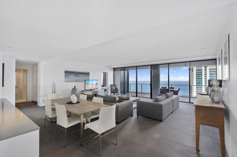 Circle On Cavill, Apartments And Sub Penthouses - We Accommodate - Holiday Cairns 21