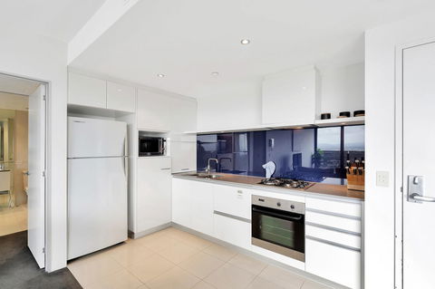 Circle On Cavill, Apartments And Sub Penthouses - We Accommodate - Holiday Cairns 9