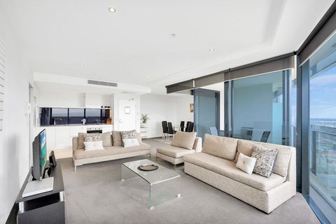 Circle On Cavill, Apartments And Sub Penthouses - We Accommodate - Holiday Cairns 12
