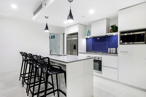 Circle On Cavill, Apartments And Sub Penthouses - We Accommodate - Holiday Cairns 33