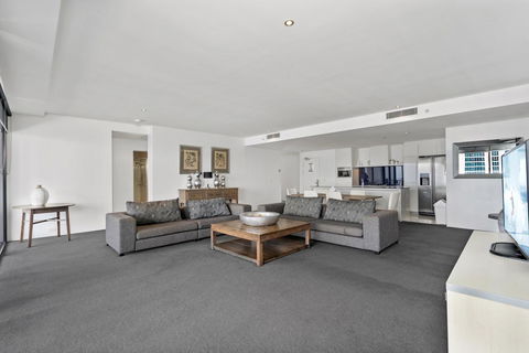 Circle On Cavill, Apartments And Sub Penthouses - We Accommodate - Holiday Cairns 19