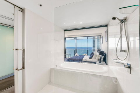 Circle On Cavill, Apartments And Sub Penthouses - We Accommodate - Holiday Cairns 28