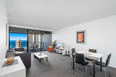 Circle On Cavill, Apartments And Sub Penthouses - We Accommodate - Holiday Cairns 8