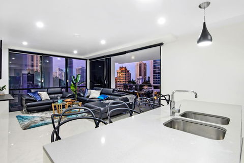 Circle On Cavill, Apartments And Sub Penthouses - We Accommodate - Holiday Cairns 37