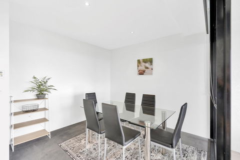Circle On Cavill, Apartments And Sub Penthouses - We Accommodate - Holiday Cairns 11