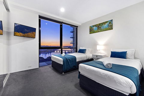 Circle On Cavill, Apartments And Sub Penthouses - We Accommodate - Holiday Cairns 39