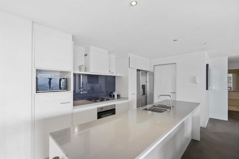 Circle On Cavill, Apartments And Sub Penthouses - We Accommodate - Holiday Cairns 18