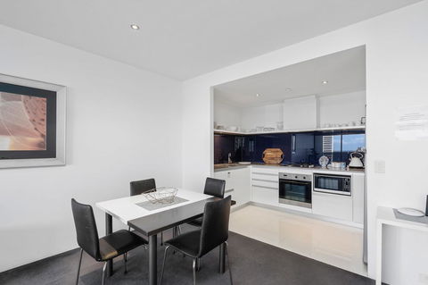 Circle On Cavill, Apartments And Sub Penthouses - We Accommodate - Holiday Cairns 5