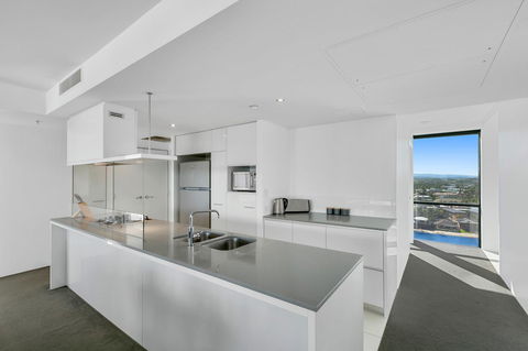 Circle On Cavill, Apartments And Sub Penthouses - We Accommodate - Holiday Cairns 32