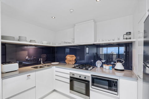 Circle On Cavill, Apartments And Sub Penthouses - We Accommodate - Holiday Cairns 4