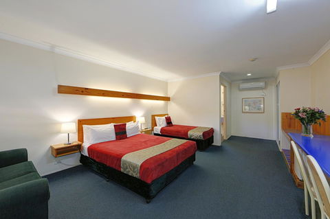 Smart Motels Bert Hinkler - Holiday Cairns 11