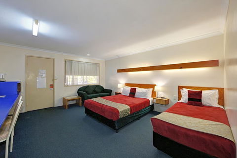 Smart Motels Bert Hinkler - Holiday Cairns 12