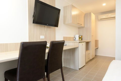Smart Motels Bert Hinkler - Holiday Cairns 40
